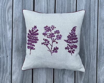 411026 BALDYRE Rød Herbarium Broderikit.jpg