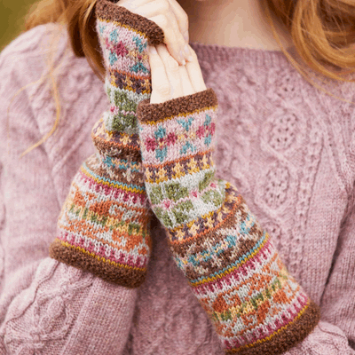Wensley Fingerless Mittens_1.png