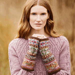 Wensley Fingerless Mittens (2 par pulsvarmere) Strikkepakke