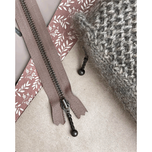 Petiteknit Zipper 28 cm  - Hazelnut