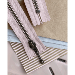 Petiteknit Zipper 35 cm - Powder pink