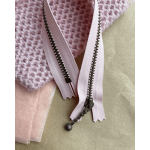 Petiteknit Zipper 23 cm - Powder pink