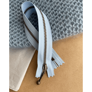 Petiteknit Zipper 23 cm - Ice blue