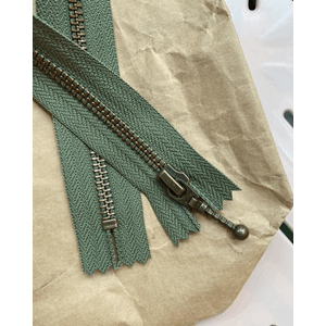 Petiteknit Zipper 35 cm - Hunter green