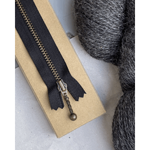 Petiteknit Zipper 28 cm - Black