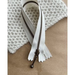 Petiteknit Zipper 23 cm - Mother of pearl